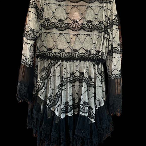 LINDI Beautiful Top / cover up - Picture 3 of 7